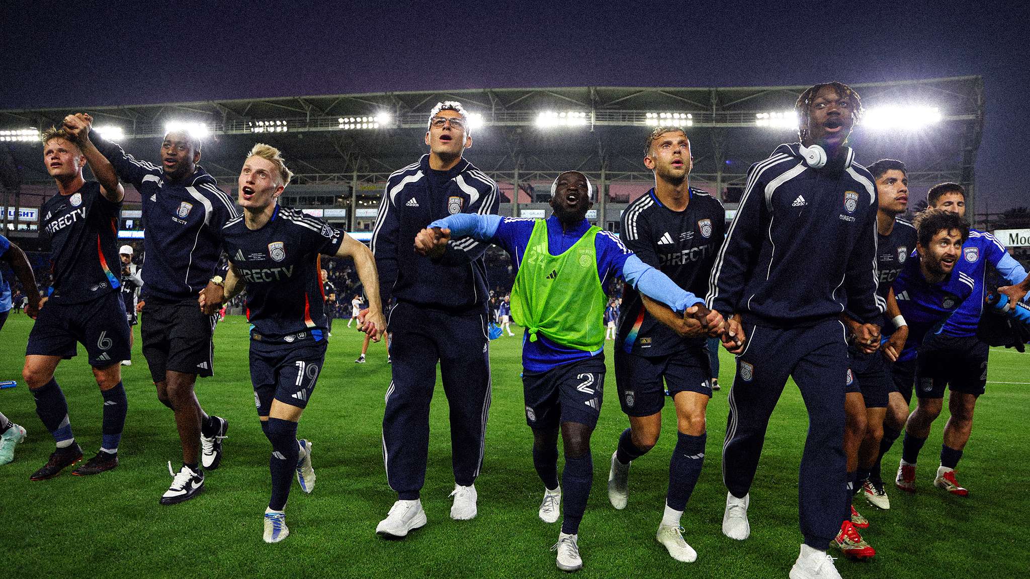 杯带来的激 杯带来的激