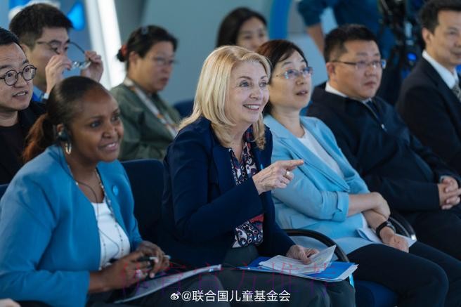 宋庆龄基金会携手贝克汉姆设立“青少年足球基金” 宋庆龄基金会携手贝克汉姆设立“青少年足球基金”