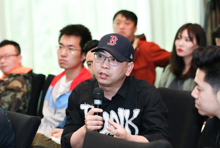 “足记之家”北京再聚会 解说员化身“球场法官”体验执法